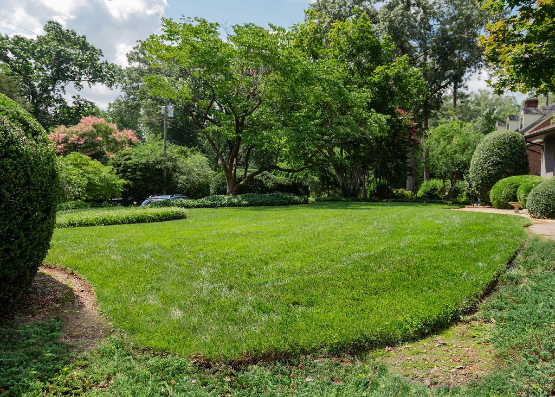 Ranch home side angle